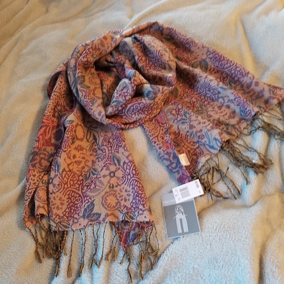 Lovely Large Scarf - Picture 2 of 3